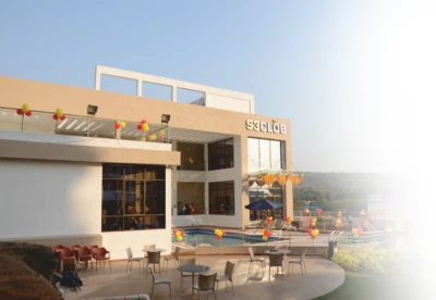 → Ready 40,000 sq.ft Club House